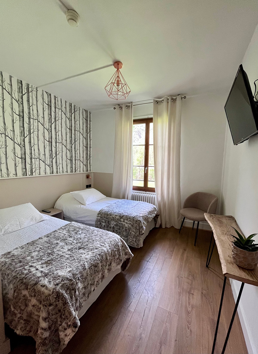 images/reservation/Chambre_14-03.jpg#joomlaImage://local-images/reservation/Chambre_14-03.jpg?width=875&height=1200